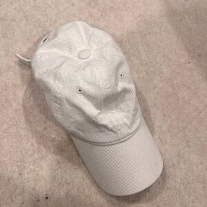 Brandy Melville - Corduroy Baseball Cap in White
